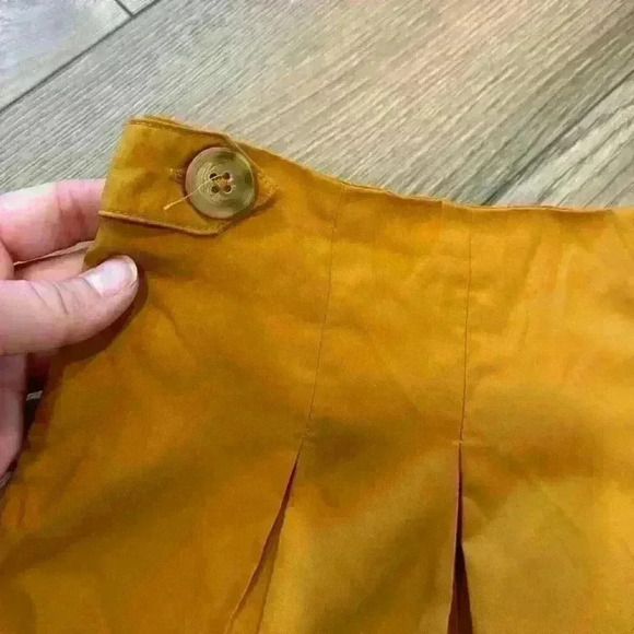 NWT Urban Outfitters Utopia Pleated Short Orange Mustard Yellow Zipper Size 2 - Picture 6 of 11
